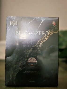 Below Zero Arctic Renewal Luxury Mask Set Black